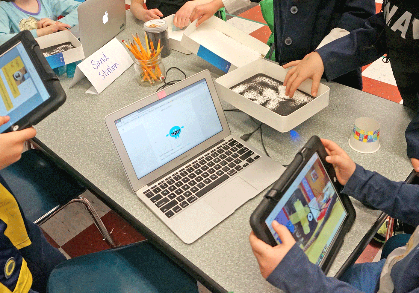 Students use iPad